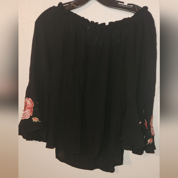 Speed Limit MPH Black Floral Blouse - Picture 3 of 4